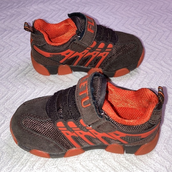 5/$20 Fletu size 7 boys brown orange sneaker - Picture 5 of 8